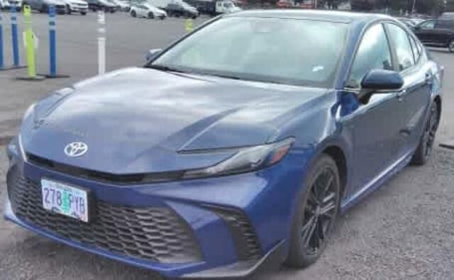 2025 Toyota Camry SE — photo 1 of 26