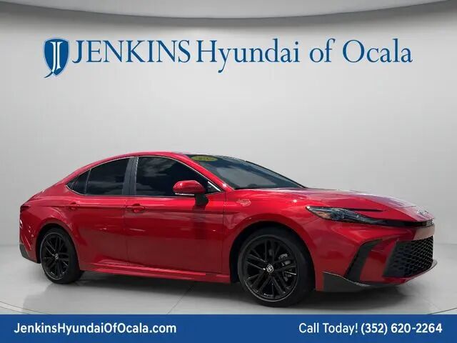2025 Toyota Camry SE — photo 1 of 11