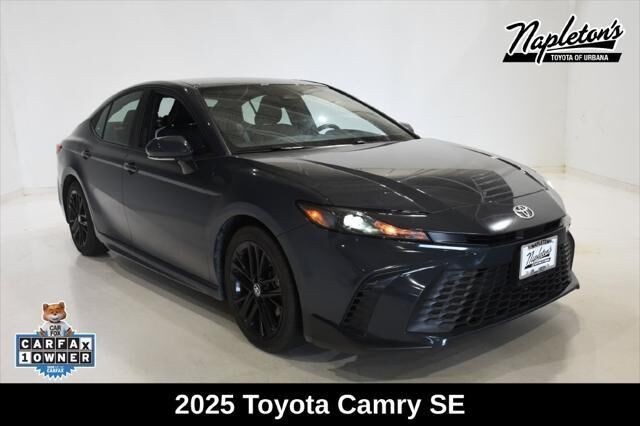 2025 Toyota Camry SE — photo 1 of 13