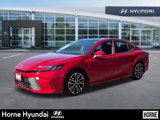 2025 Toyota Camry XLE — photo 1 of 13