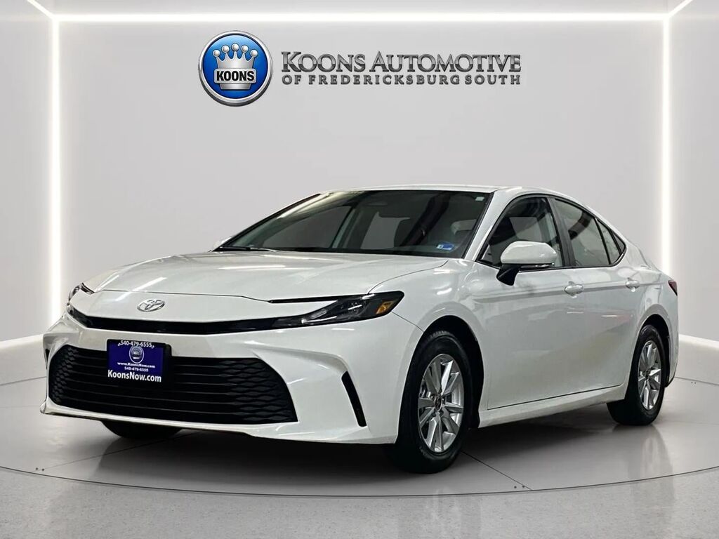 2025 Toyota Camry — photo 1 of 13