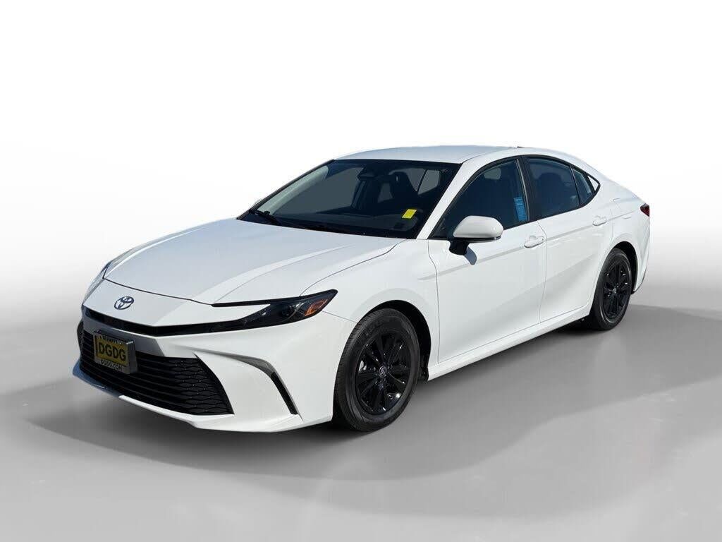2025 Toyota Camry LE — photo 1 of 1