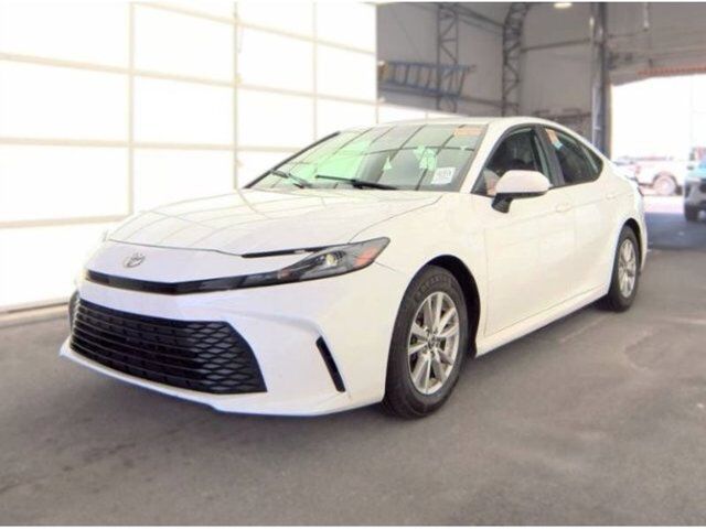 2025 Toyota Camry LE — photo 1 of 10