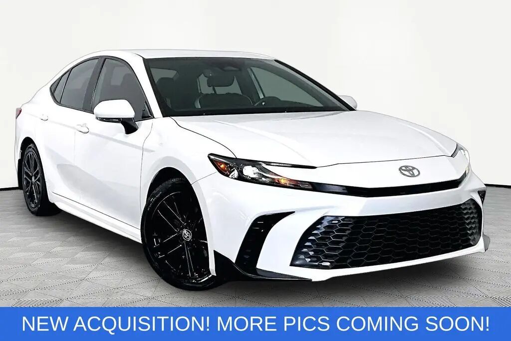 2025 Toyota Camry SE — photo 1 of 13