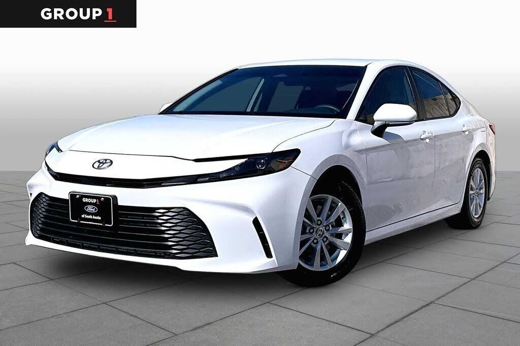2025 Toyota Camry LE — photo 1 of 1