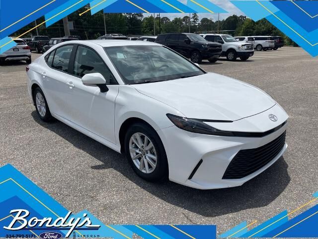 2025 Toyota Camry LE — photo 1 of 13