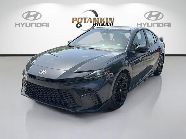 2025 Toyota Camry SE — photo 1 of 13