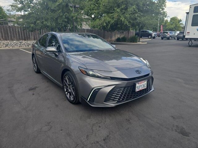 2025 Toyota Camry SE — photo 1 of 11