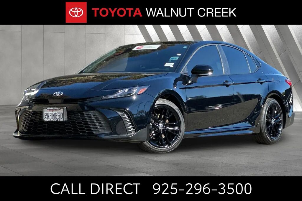 2026 Toyota Camry SE — photo 1 of 13