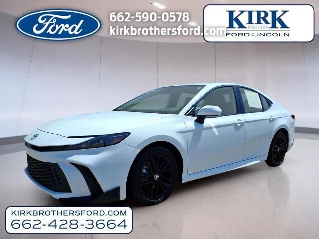 2025 Toyota Camry SE — photo 1 of 13