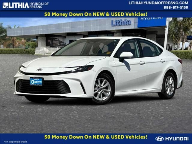 2025 Toyota Camry LE — photo 1 of 13