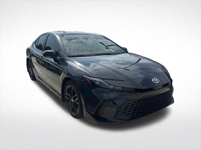 2025 Toyota Camry SE — photo 1 of 34