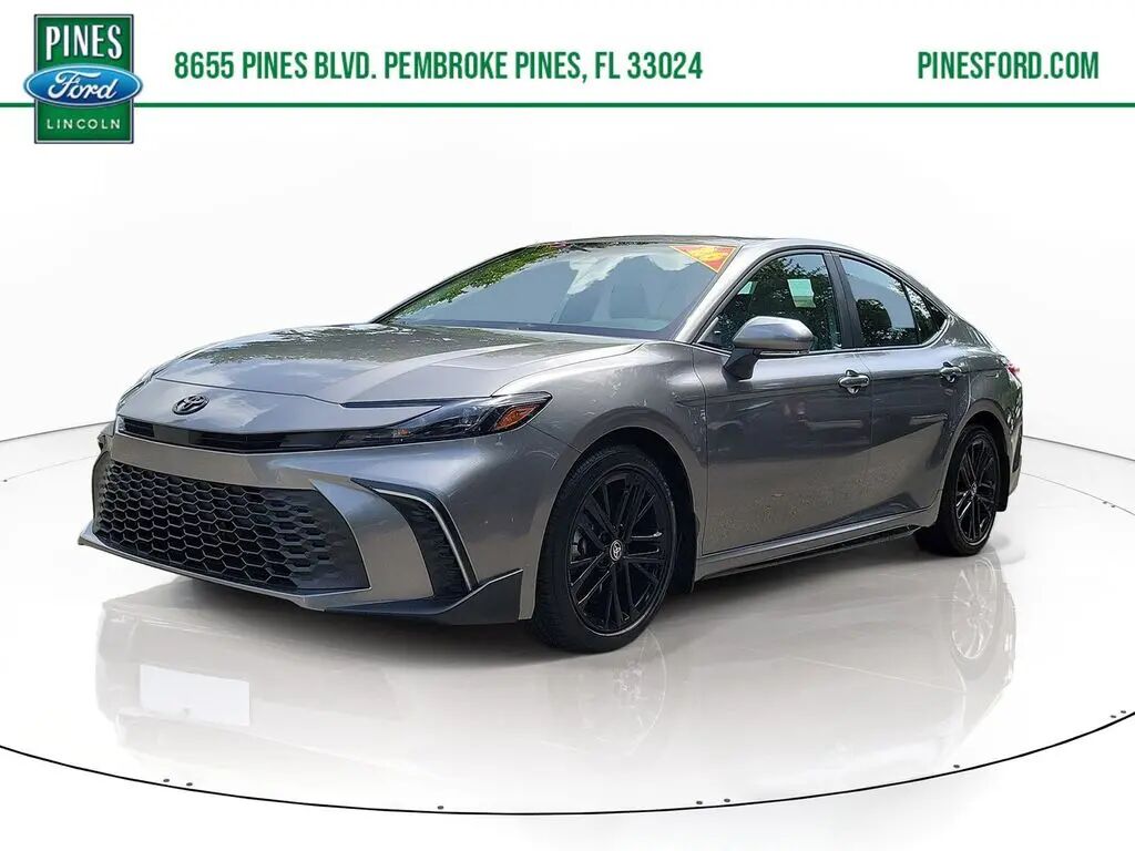 2026 Toyota Camry SE — photo 1 of 13