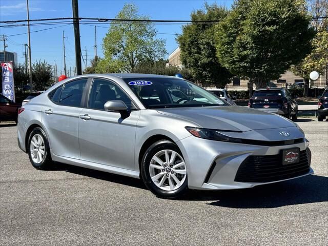 2025 Toyota Camry LE — photo 1 of 13