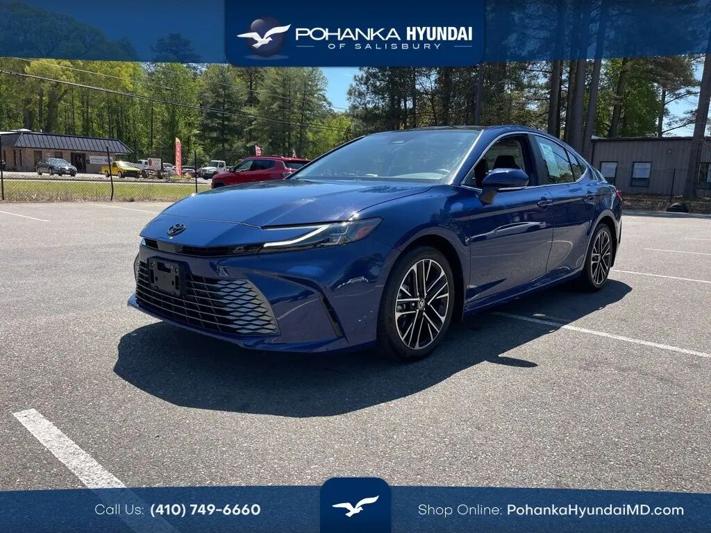 2025 Toyota Camry XLE — photo 1 of 13