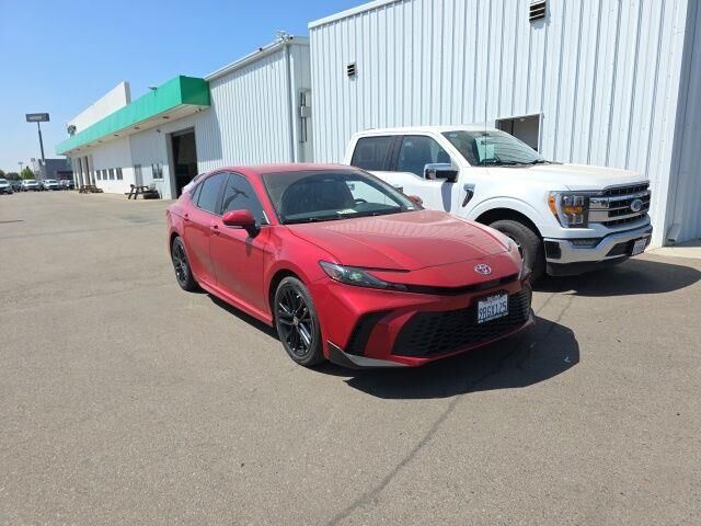 2025 Toyota Camry SE — photo 1 of 10