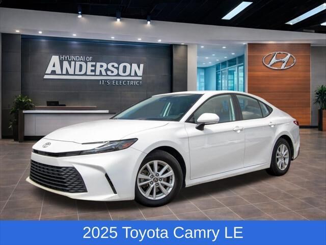 2025 Toyota Camry LE — photo 1 of 12