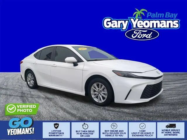2025 Toyota Camry LE — photo 1 of 13