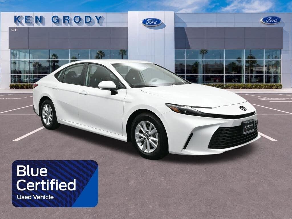 2025 Toyota Camry LE — photo 1 of 1