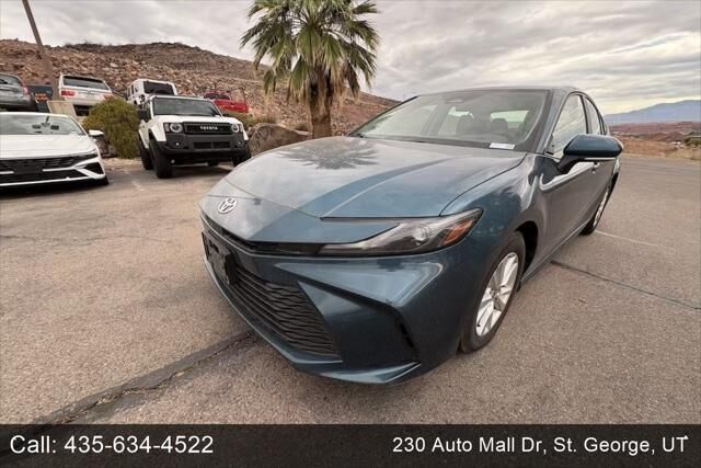 2025 Toyota Camry LE — photo 1 of 14