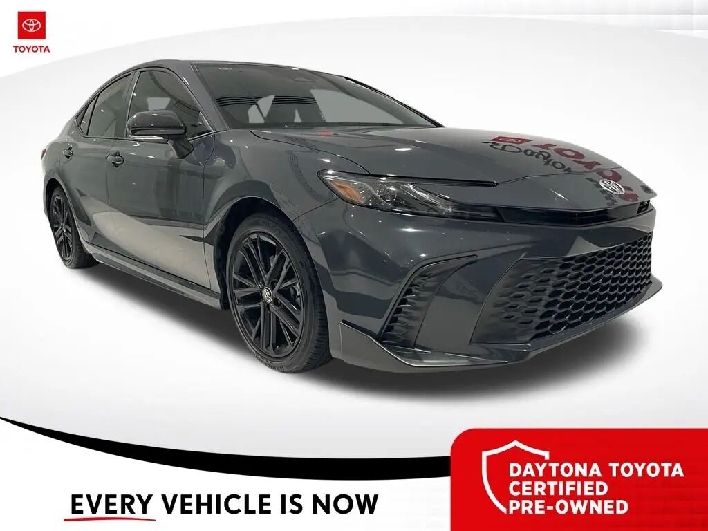 2025 Toyota Camry SE — photo 1 of 13