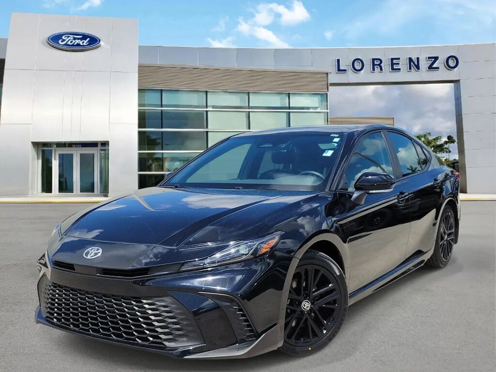 2026 Toyota Camry SE — photo 1 of 13