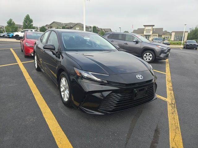 2025 Toyota Camry LE — photo 1 of 13