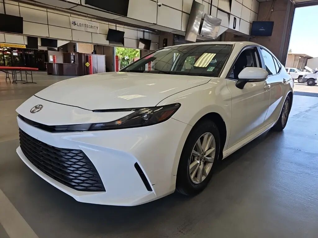2025 Toyota Camry SE — photo 1 of 26