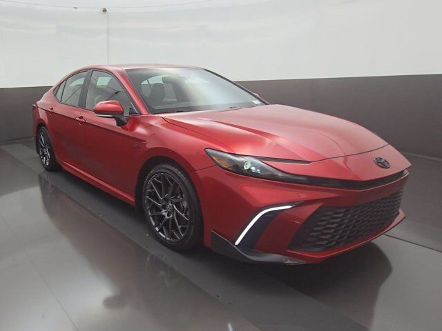 2025 Toyota Camry SE — photo 1 of 13