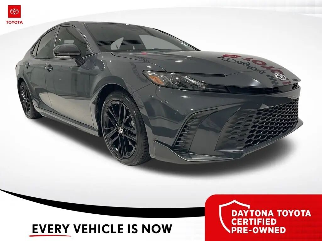 2025 Toyota Camry SE — photo 1 of 13