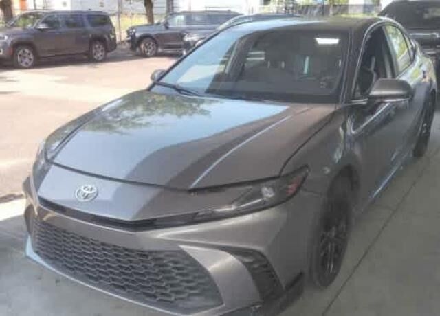 2025 Toyota Camry SE — photo 1 of 26