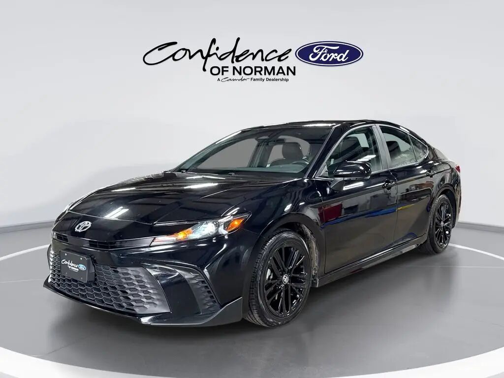 2025 Toyota Camry SE — photo 1 of 35