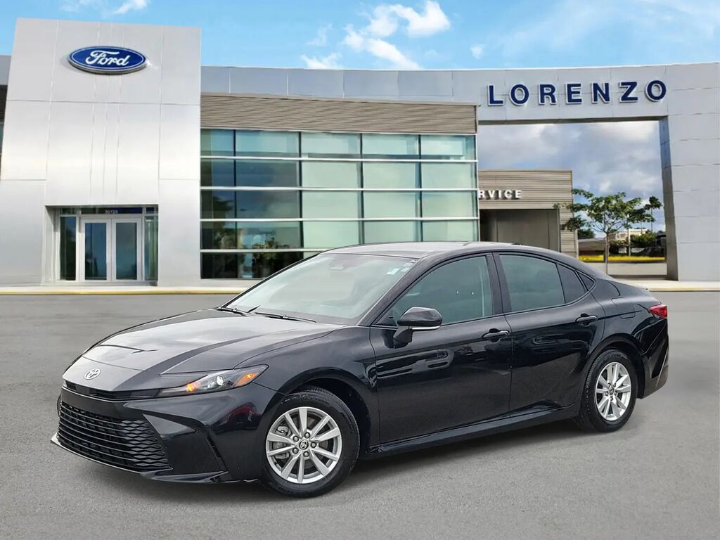 2025 Toyota Camry LE — photo 1 of 13