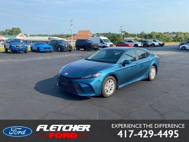 2026 Toyota Camry LE — photo 1 of 24