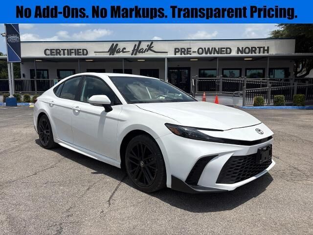 2025 Toyota Camry SE — photo 1 of 26