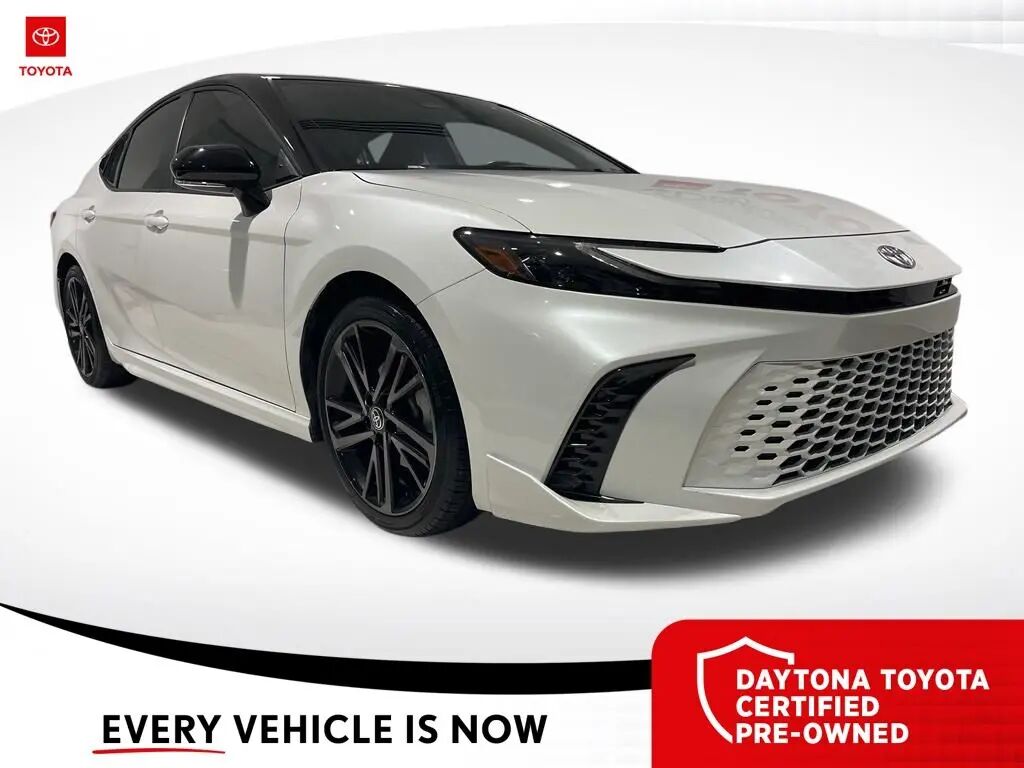 2025 Toyota Camry SE — photo 1 of 13