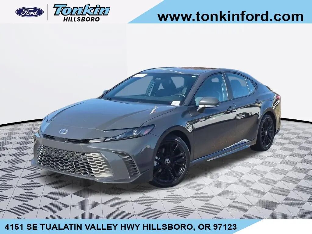 2025 Toyota Camry SE — photo 1 of 13