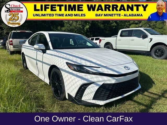 2025 Toyota Camry SE — photo 1 of 12