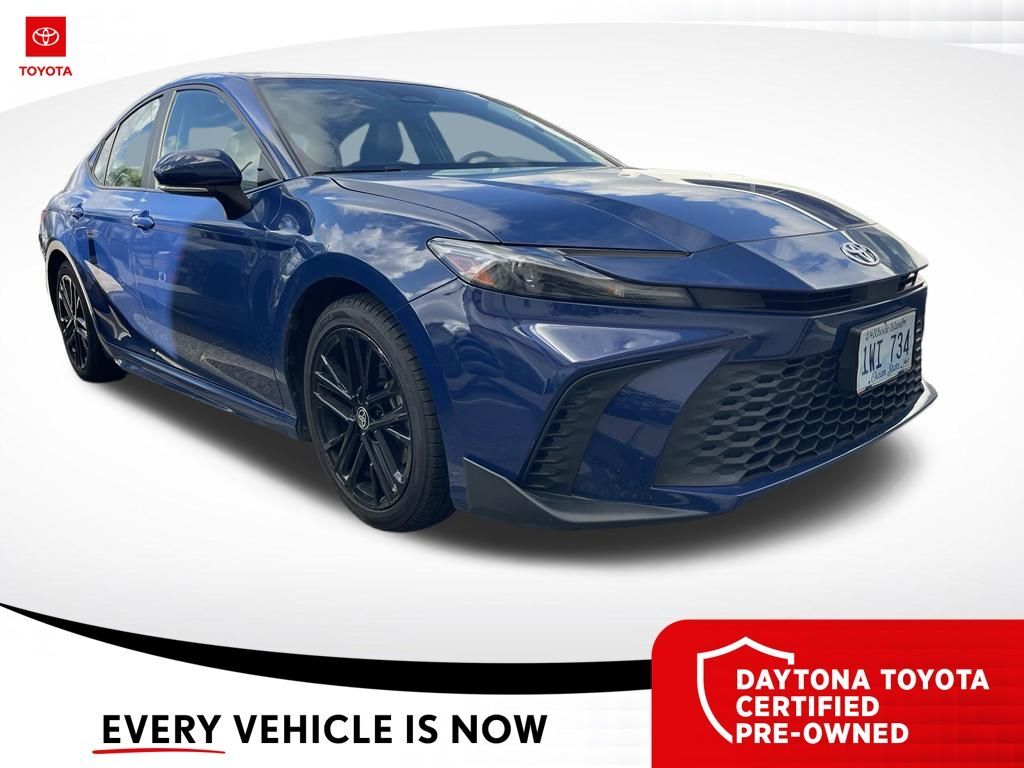 2025 Toyota Camry SE — photo 1 of 10