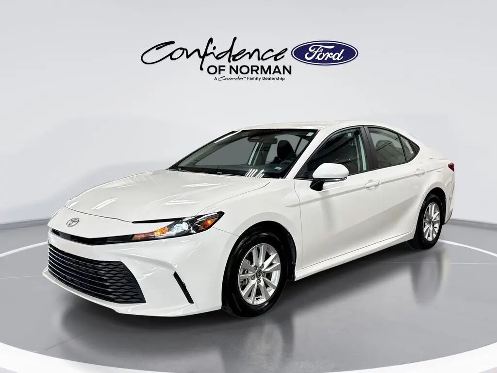2025 Toyota Camry LE — photo 1 of 13