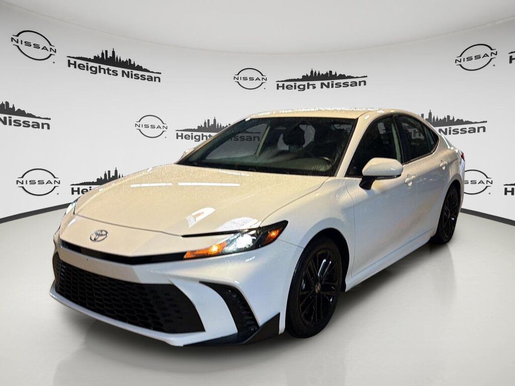 2025 Toyota Camry SE — photo 1 of 39