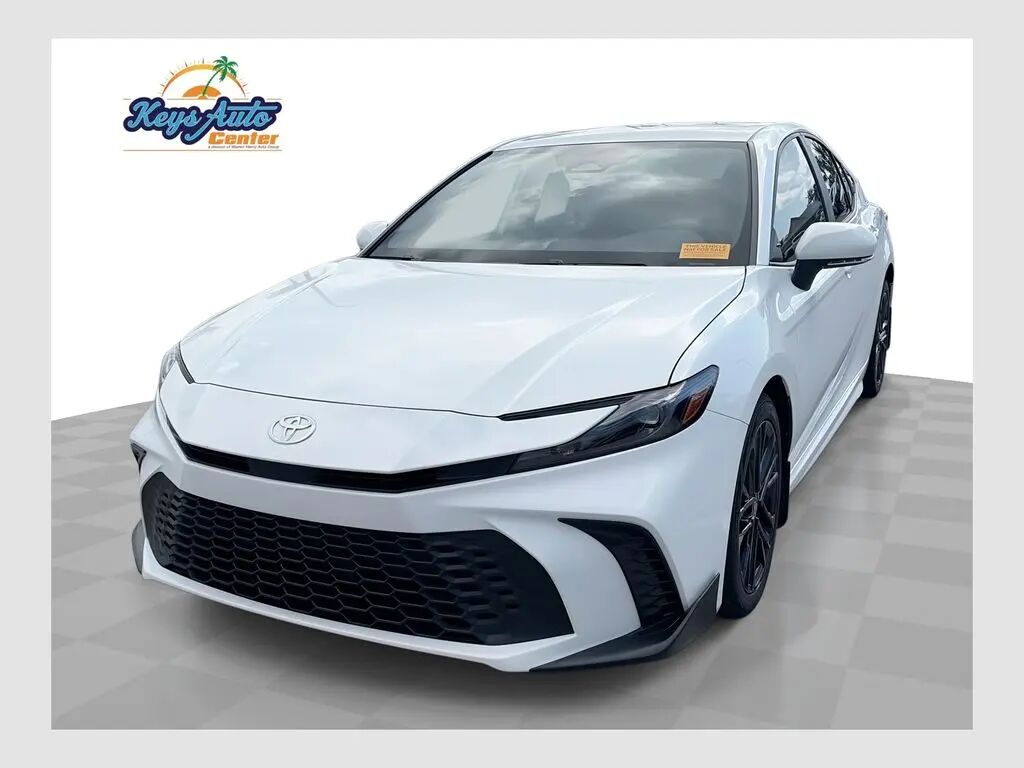 2025 Toyota Camry SE — photo 1 of 13