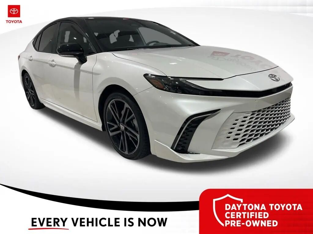 2025 Toyota Camry SE — photo 1 of 13