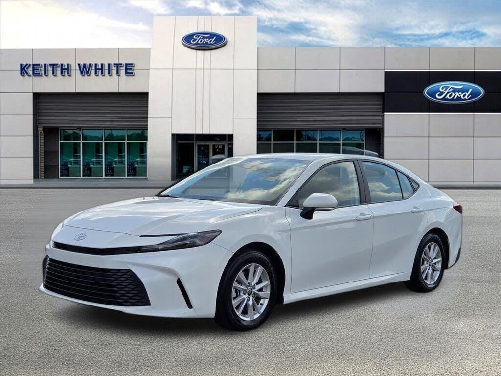2025 Toyota Camry LE — photo 1 of 1