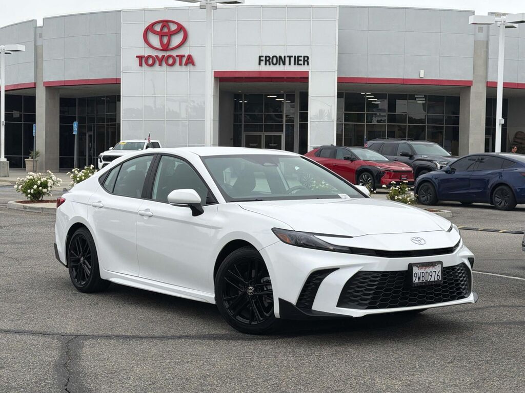 2026 Toyota Camry SE — photo 1 of 26