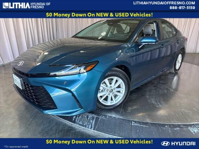 2026 Toyota Camry LE — photo 1 of 13
