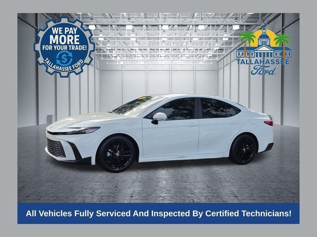 2025 Toyota Camry SE — photo 1 of 1