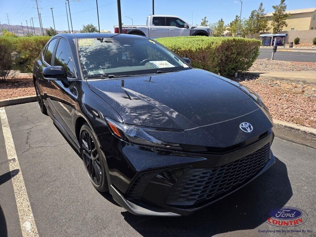 2025 Toyota Camry SE — photo 1 of 16