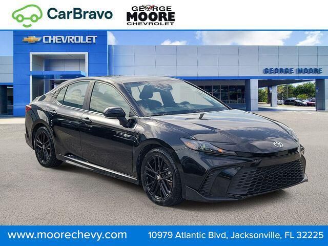2025 Toyota Camry SE — photo 1 of 39