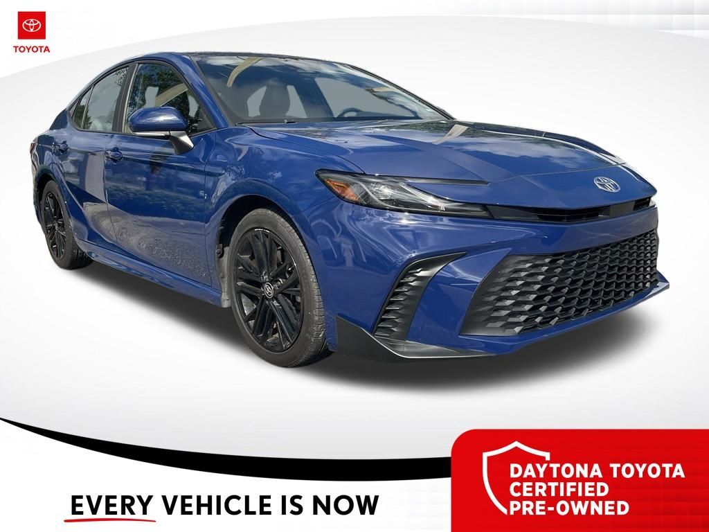 2025 Toyota Camry SE — photo 1 of 10